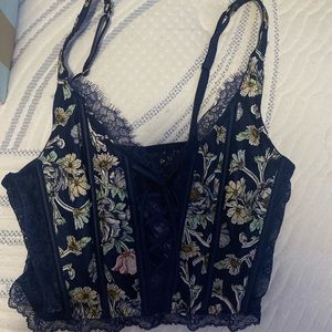 Victoria’s secret Blue corset top. Selling only because it’s a little big on me.